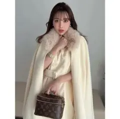 美品✨エイミーイストワール フェイクファーカラーマントコート　ピンク　free 美品✨エイミーイストワール フェイクファーカラーマントコート