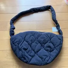 キルティングショルダーバック　斜め掛け　肩掛け　ブラック　使い安い　大人気　韓国