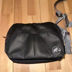 【希少・美品】マムート　ボディバッグ