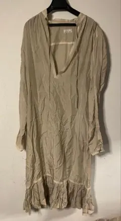 KAMSHIMA CHINAMI ベージュ Vネック ワンピース