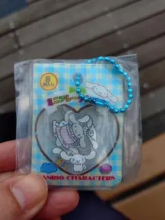 複数購入割有　サンリオ シャカシャカフレークシール風チャーム シナモンロール