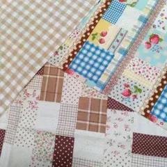 パッチワーク風生地　ストロベリー柄パッチワーク　ギンガムチェック