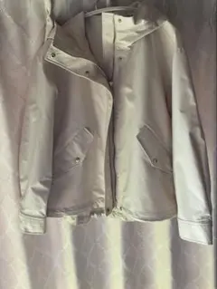 ホワイト フード付き マウンテンパーカー