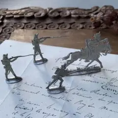 イギリス　ミニチュア兵士フィギュア4体セット　　アンティーク　Ｂ