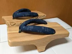 伝統的な木製一本歯下駄 鼻緒色ネイビー