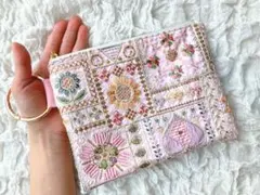 インド刺繍生地 の 大きめキーリング付き フラットポーチ　クラッチバッグ
