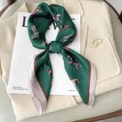 スカーフ 馬柄 グリーン バンダナ オフィス レトロ カラフル ワンポイントのサムネイル
