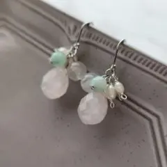 No.60 天然石ローズクォーツ　エメラルド　ペリステライト　淡水パール　ピアス