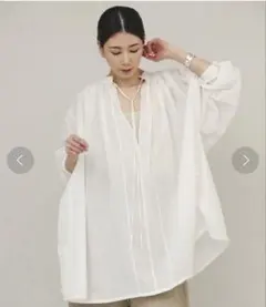 Curensology 刺繍入りコットンカットワークブラウスダークグレー