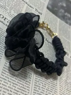 スマホ、よう落とす人に。おちひんやつのパラコードハンドストラップ