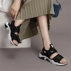 NIKE W CANYONSANDAL 23cm CV5515 BLACK B