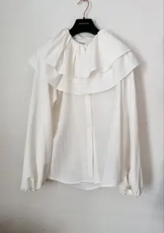 ENCHAR フリル付きホワイトシャツ