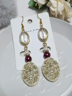 ピアス　(大きめ)　アンティーク調クリアオーバルビーズ&パール調ワインレッド