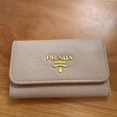 PRADA ベージュ レザー キーケース　6連