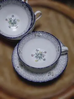 ノリタケ花柄ティーカップとソーサーセット
