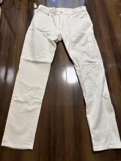 未使用 ユニクロ EZYウルトラストレッチカラージーンズ ナチュラル