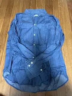 デニムブルー ボタンアップ長袖シャツ