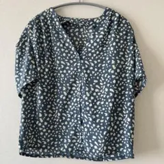 GRL グレイル パワショルVネックダルメシアン柄ブラウス　L
