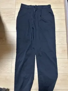 黒スラックス ゴムウエスト