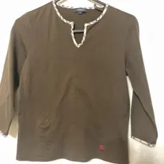 ブラウン Tシャツ