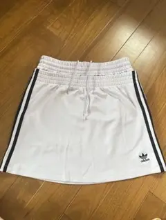 adidas オリジナルス　ストライプ スカート