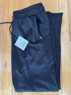 新品　プーマトレーニングウェアパンツ
