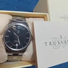 TRUSSARDIロゴ入り 美品、黒文字盤 ステンレスベルト時計新品未使用箱入り