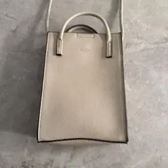 バック　ベージュ