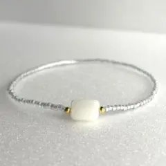 ビーズブレスレット　クリアオーロラシルバーガラスビーズ　メタルビーズ　シェル