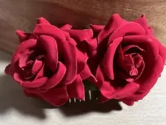 赤いローズヘアコーム　赤薔薇髪飾り