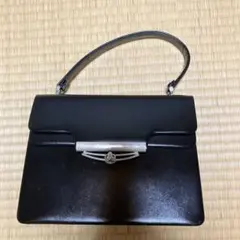 黒のレザーフォーマルハンドバッグ