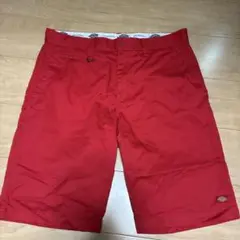 レッド ショートパンツ