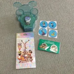 【非売品】 TDL20周年腕時計、40周年バッグチャーム、ピンバッジ、ステッカーのサムネイル