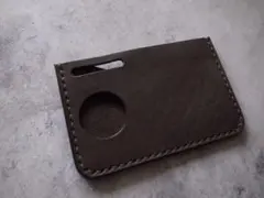 上質の牛革を使用し手縫いで仕上げたマイナンバーカードケースを
