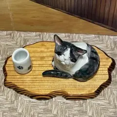 有田焼 アトリエ夢　陶器製　木製台　猫のサムネイル