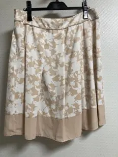 花柄 フレアスカート ベージュ ひざ丈のサムネイル
