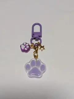#52 レジンキーホルダー ハンドメイド チャーム 肉球 猫 犬 紫