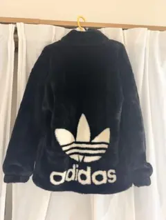 adidas ファーコート トレフォイルロゴ ブラック