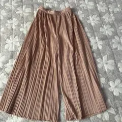 GU ピンクプリーツ ガウチョパンツ