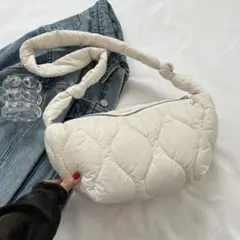 ワンショルダー　キルティング　バッグ　メッセンジャー　白　大人かわいい　通勤通学