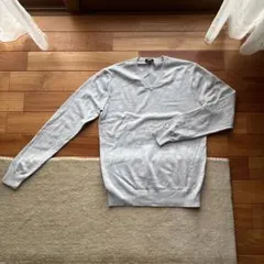 美品　ユニクロ　Vネックセーター　グレー　サイズS