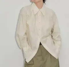 アダムエロペ　シルク混ポプリンクビレシャツ　クリーム　ホワイト