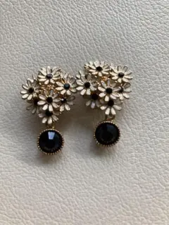 UNITED ARROWS ★花モチーフ ゴールド ブラック イヤリング　揺れる