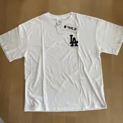新品タグ付き★MLB ドジャース　レディースTシャツ　ロゴ　Tシャツ　Mサイズのサムネイル