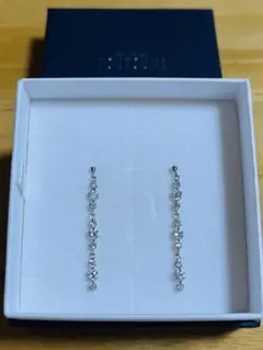 K10WG★CZロングピアス　キラキラ　揺れる　可愛い　秋冬　美品　キュービック