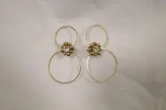 ゴールド フラワーモチーフ 大ぶり ピアス