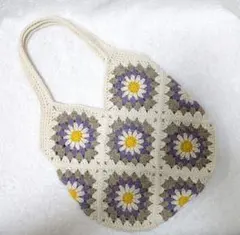 ハンドメイド　かぎ編み　モチーフバッグ(オフホワイト/ベージュ/紫)