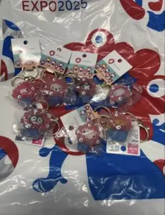 関西万博　ミャクミャク　サンリオ　立体マスコットクリア　コンプリート　全7種