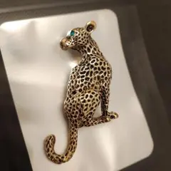 ヒョウデザイン ブローチ 金色