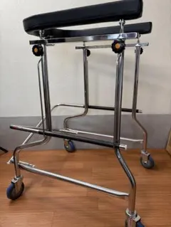 歩行器 PCウォーカー リハビリ 小児 下肢麻痺 美品 - メルカリ